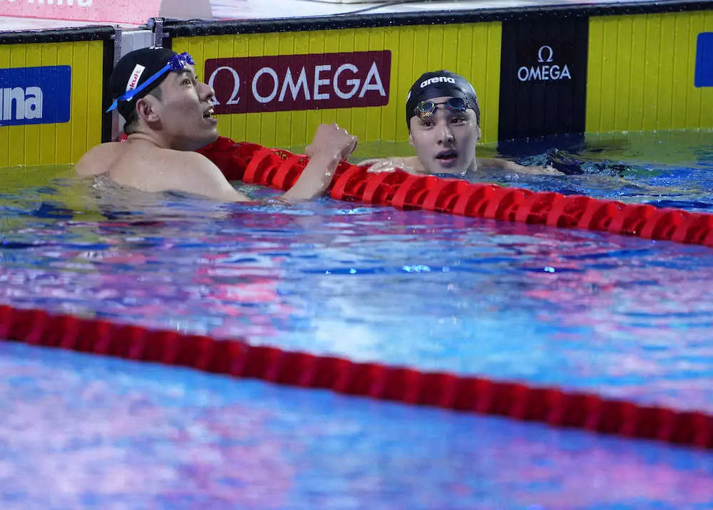 ＜世界水泳第1日＞男子400メートル個人メドレー決勝、メダルに届かず厳しい表情の瀬戸（右）と本多（撮影・小海途　良幹）