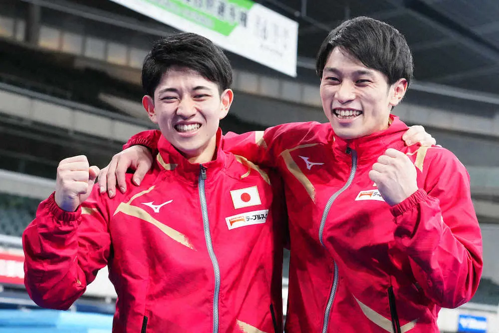 兄弟で日本代表に決まり笑顔を見せる谷川航（右）と谷川翔（撮影・会津　智海）