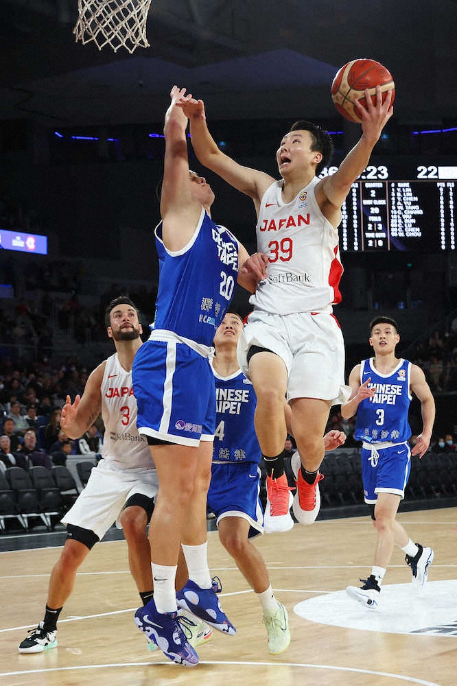 日本 台湾 シュートを放つ富永 右 ゲッティ 共同 スポニチ Sponichi Annex スポーツ