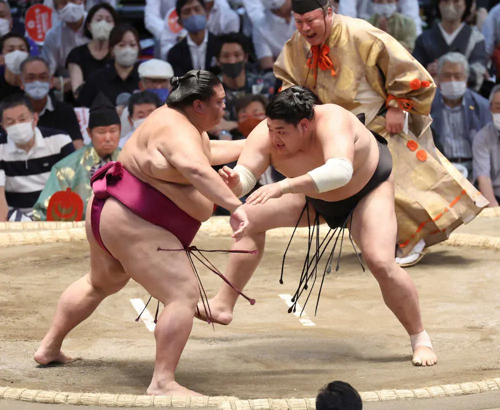 【画像・写真】阿炎「もっと視野を広く」対応力で御嶽海に快勝　前日の反省生かした