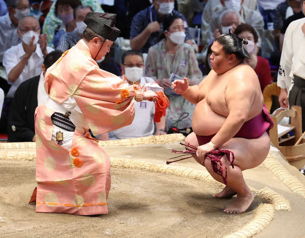 【画像・写真】名古屋場所4日目　カド番大関2人が連敗止めた！正代に初日　御嶽海は2勝目