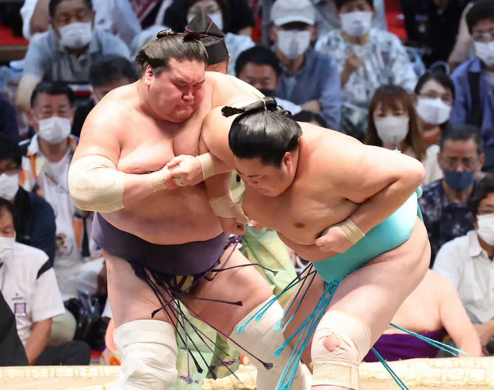 【画像・写真】照ノ富士「じっくり見て」強烈とったり　琴ノ若退け3連勝、横綱＆大関で唯一1敗