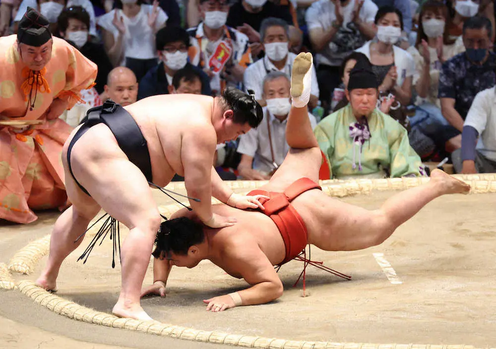 【画像・写真】正代　豊昇龍をはたき込みで下し3連敗で止めた「ここから調子を上げていきたい」