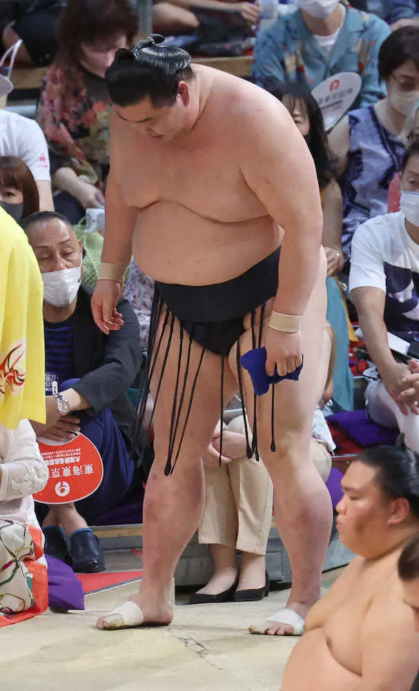 【画像・写真】カド番大関2人黒星先行　正代まさか4敗目…御嶽海連勝ならず　横綱・照も2敗目　名古屋場所5日目