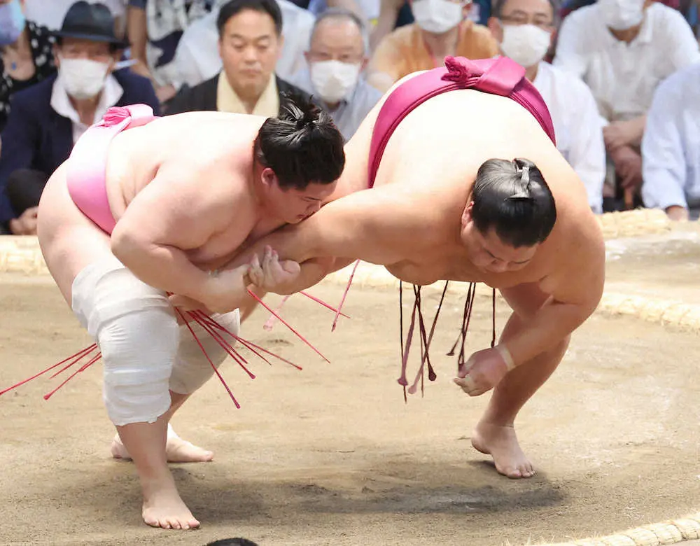 【画像・写真】宇良　同学年大関・御嶽海に初勝利「少しだけ成長できたかな」