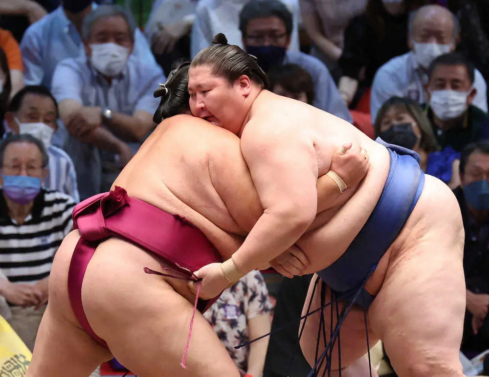 【画像・写真】逸ノ城　無傷6連勝！御嶽海を寄り切り「狙い通りにいけました。気持ちに迷いがない」