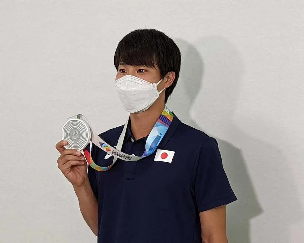 【画像・写真】【世界陸上】20キロ競歩銀・池田が帰国、はとこのみちょぱから祝福「光栄です」