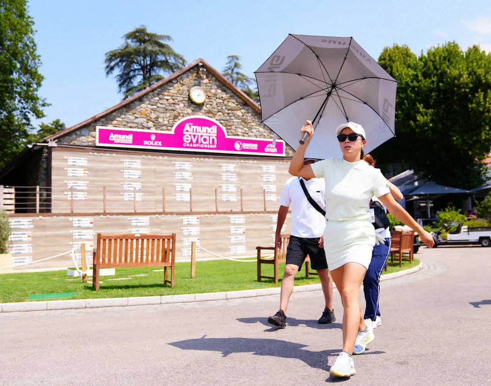 【画像・写真】渋野日向子がフランス初上陸、21日開幕エビアン選手権へ、マレット型パター導入