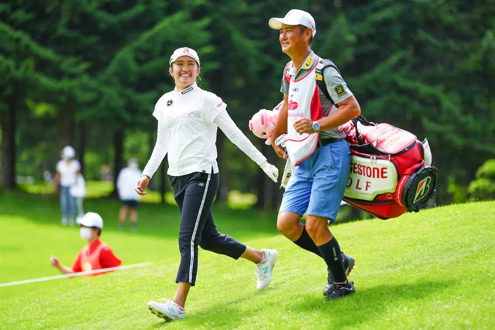 【画像・写真】今季2勝目目指す稲見　「私は死んだと思いました」と不安定なショットを嘆くも依然V圏内