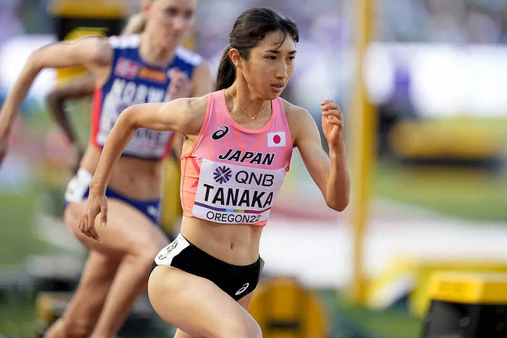 世界陸上・女子800メートル予選6組に出場した田中希実（AP）
