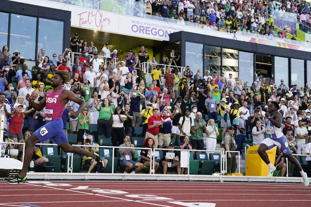 男子200メートルで大会連覇を達成した米国のライルズ（AP）