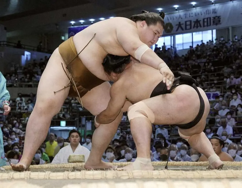 【画像・写真】王鵬　幕内3場所目で初勝ち越し、照強さばいた「力の使い方がよくなってきた」