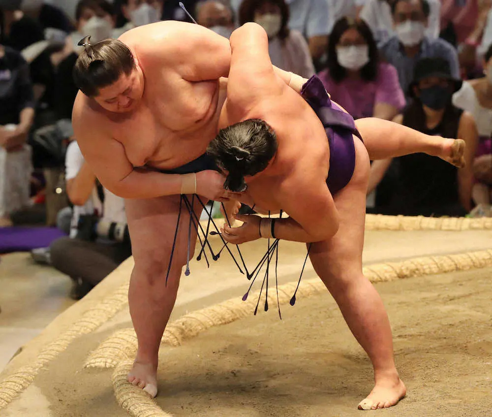 【画像・写真】優勝争いトップの照ノ富士、逸ノ城がともに敗れる　1差で追う貴景勝は敗れるも逆転Vへ望みつなぐ