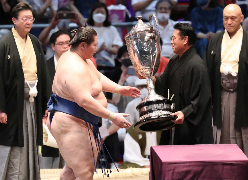 【画像・写真】逸ノ城が悲願の初V！「とてもうれしいです」新入幕から47場所目　名古屋場所の平幕Vは30年ぶり
