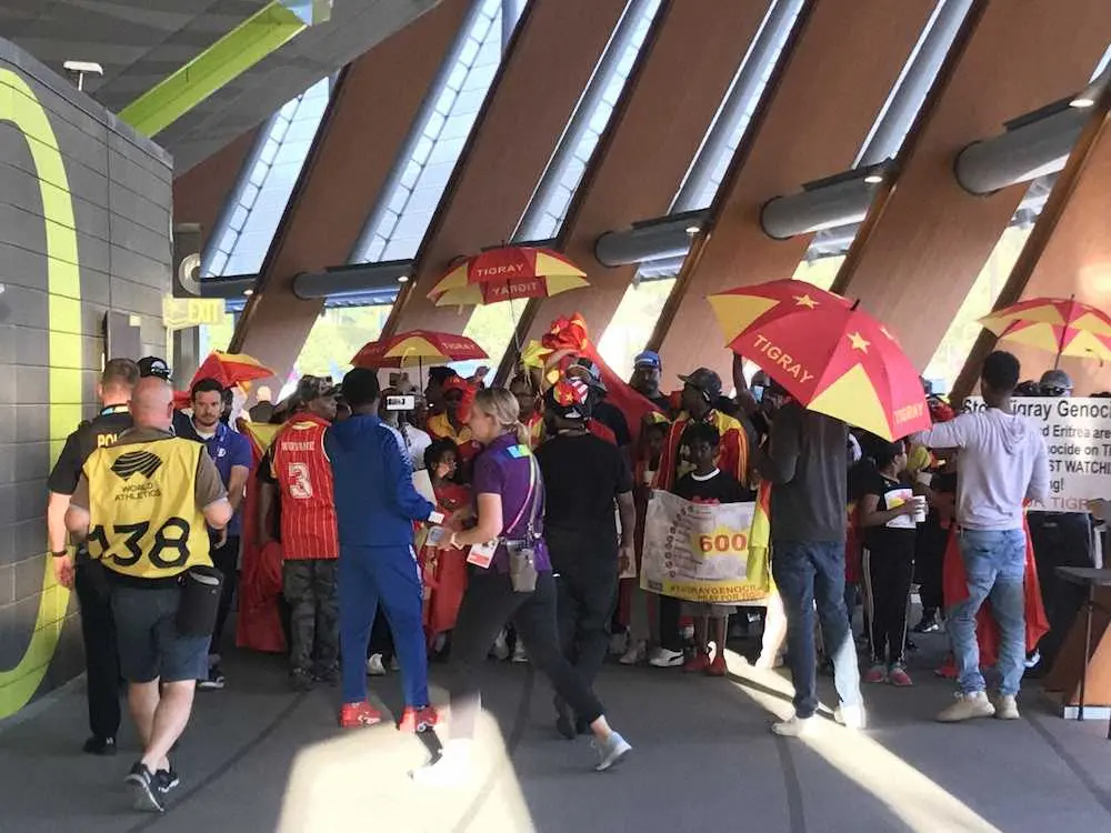 【画像・写真】【世界陸上】会場で抗議デモ「ティグレの大量虐殺をやめろ」