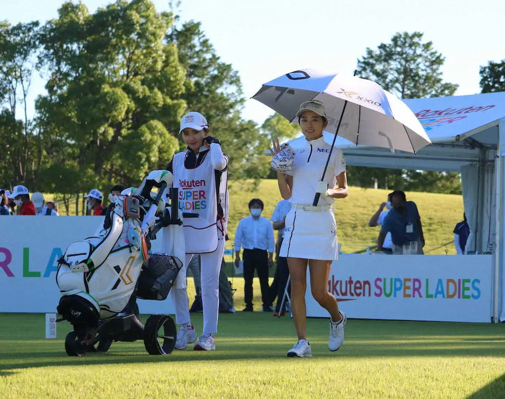 【画像・写真】初V目指す安田祐香、姉・美祐さんの贈り物パターマットでパット好調　首位に4打差2位