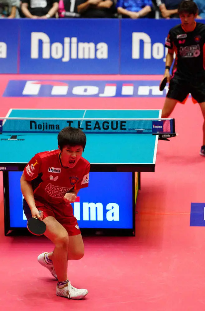 【画像・写真】張本智和がTリーグ個人戦V　吉村真晴との同門対決制しパリ五輪選考ポイント対象大会2連続制覇