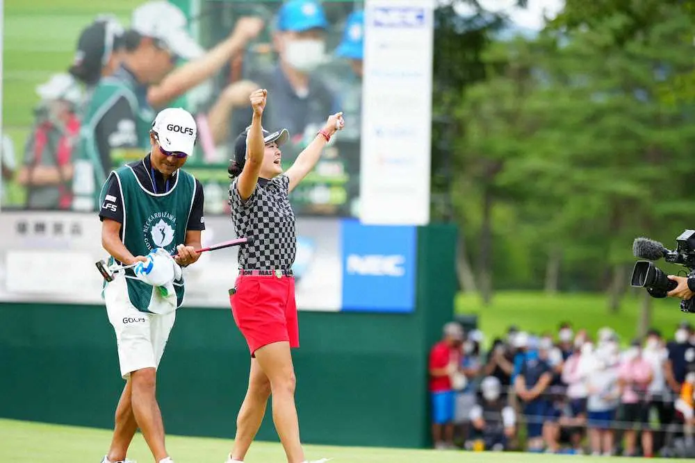 【画像・写真】双子姉妹の妹、20歳の岩井千怜がツアー初V、双子プロではJLPGA史上初の快挙！