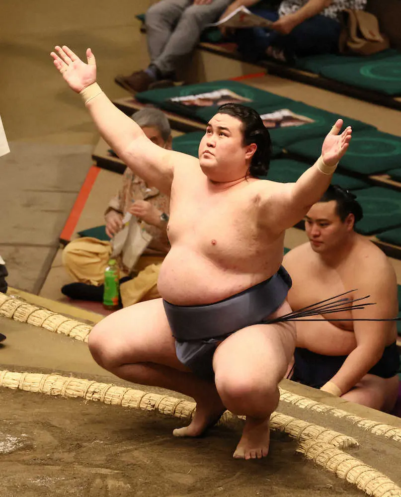 【画像・写真】カザフスタン出身の新十両・金峰山が白星発進　大学時代に敗れた同学年の欧勝馬に雪辱