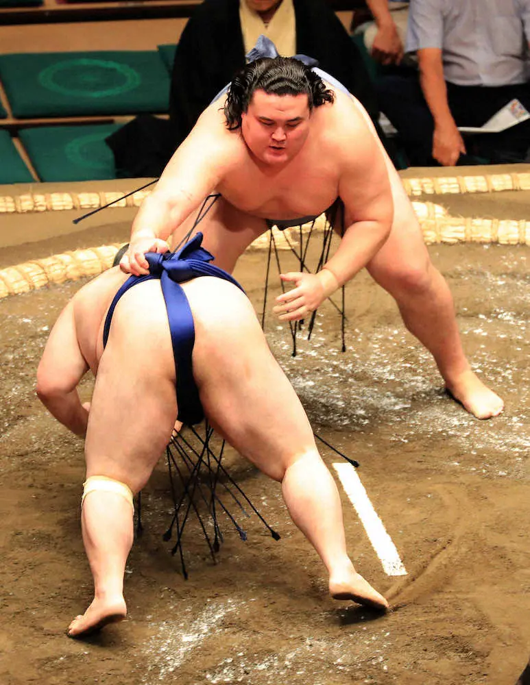 【画像・写真】新十両・金峰山2連勝　連日の同学年ライバル相手に「できれば当たりたくない」