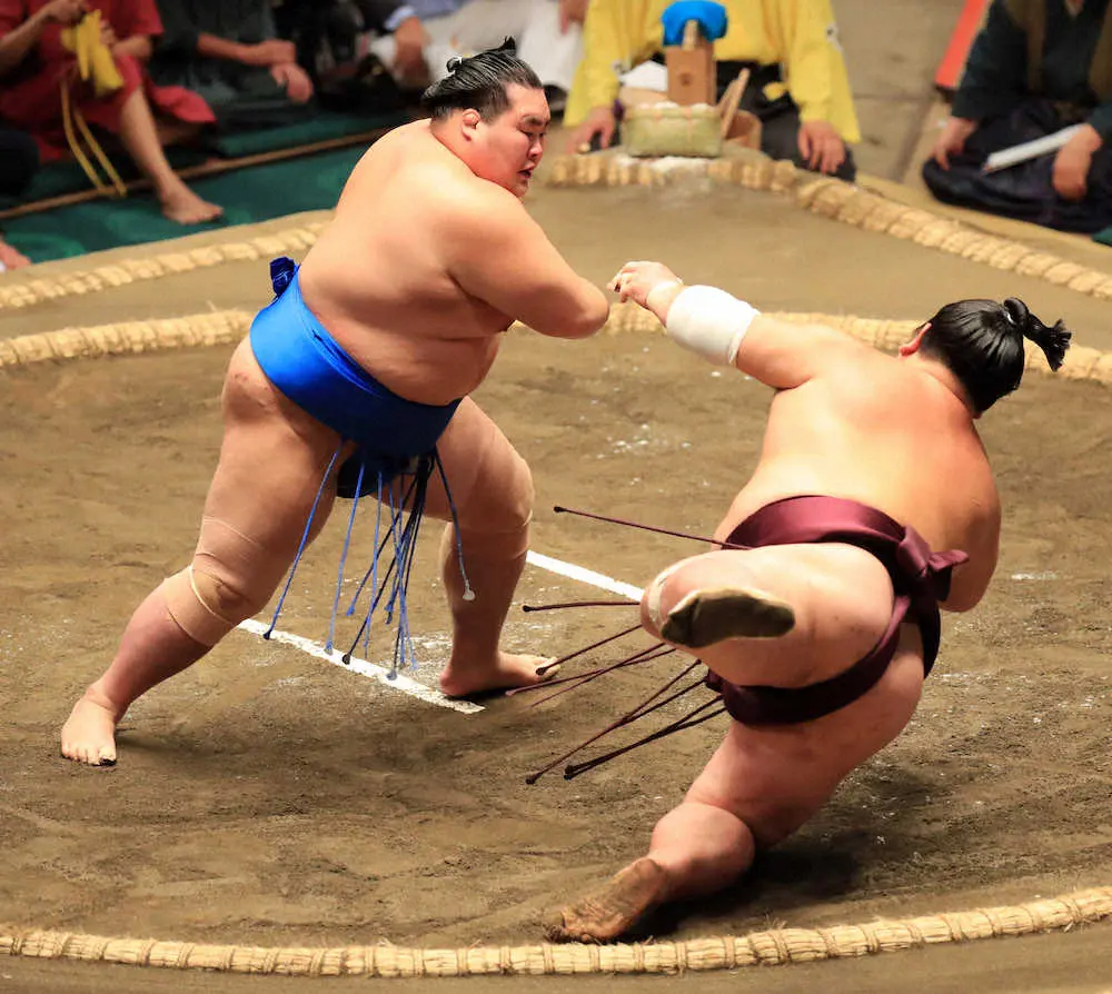 【画像・写真】館内沸かせた！！栃丸が47秒の熱戦制して2勝目　地元の応援を力に「もっと良い相撲を」