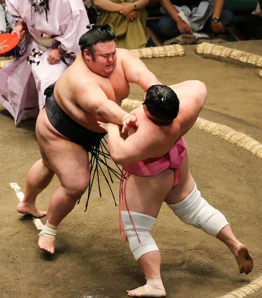 【画像・写真】北勝富士　無傷の7連勝で単独首位!照ノ富士“意地の4勝目”、正代はドロ沼6連敗