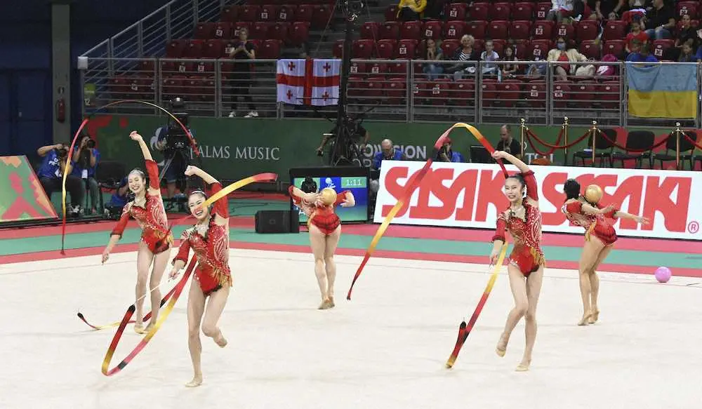 【画像・写真】団体総合暫定トップ　3位以内でパリ五輪枠獲得　新体操世界選手権