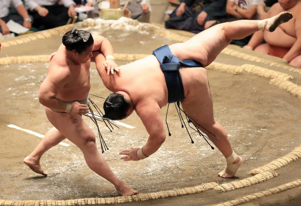 【画像・写真】若隆景が4連勝　全勝の玉鷲に土つけた、3連敗発進から復調「動けてきている」