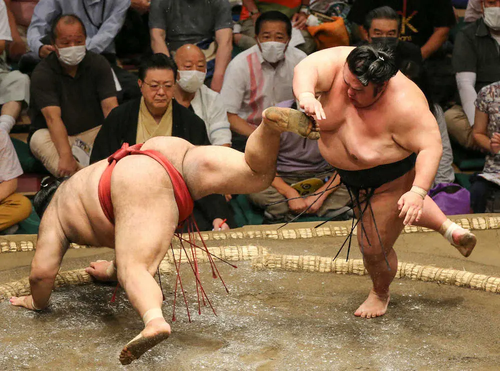 【画像・写真】貴景勝　意地の追走！1敗の高安下す　振るわない三役以上で唯一の2敗守る