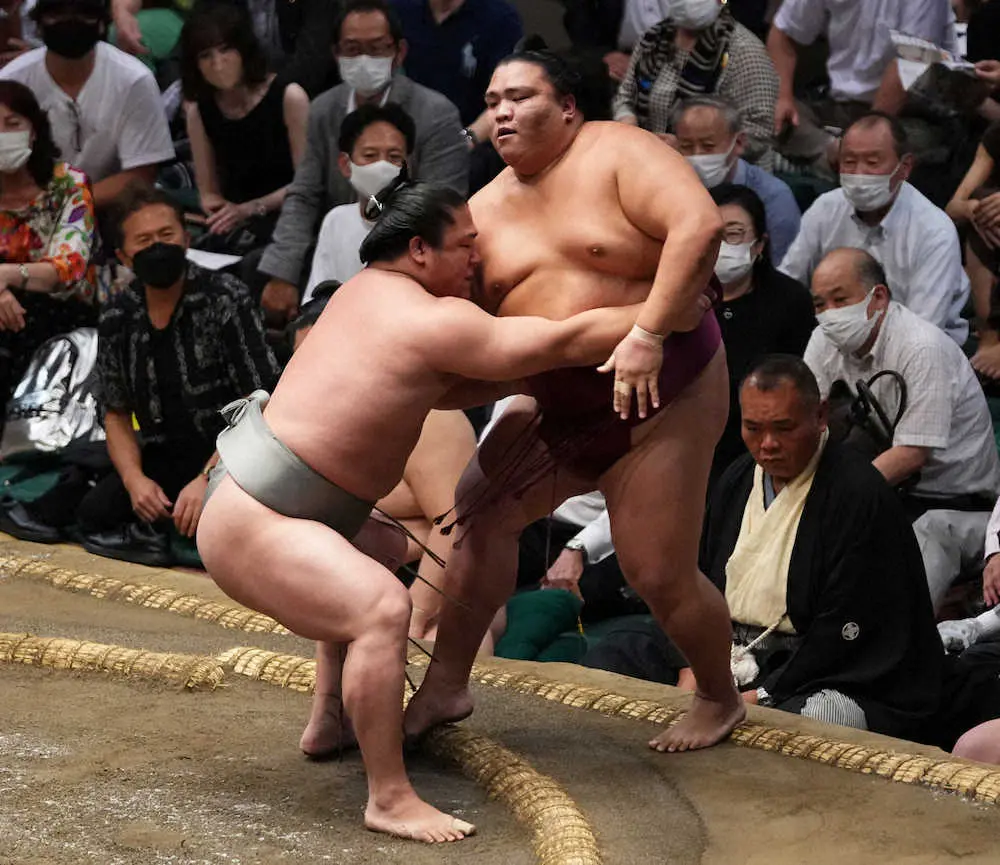 【画像・写真】若隆景、東洋大の先輩・御嶽海下し5連勝　「下からよく我慢できた」