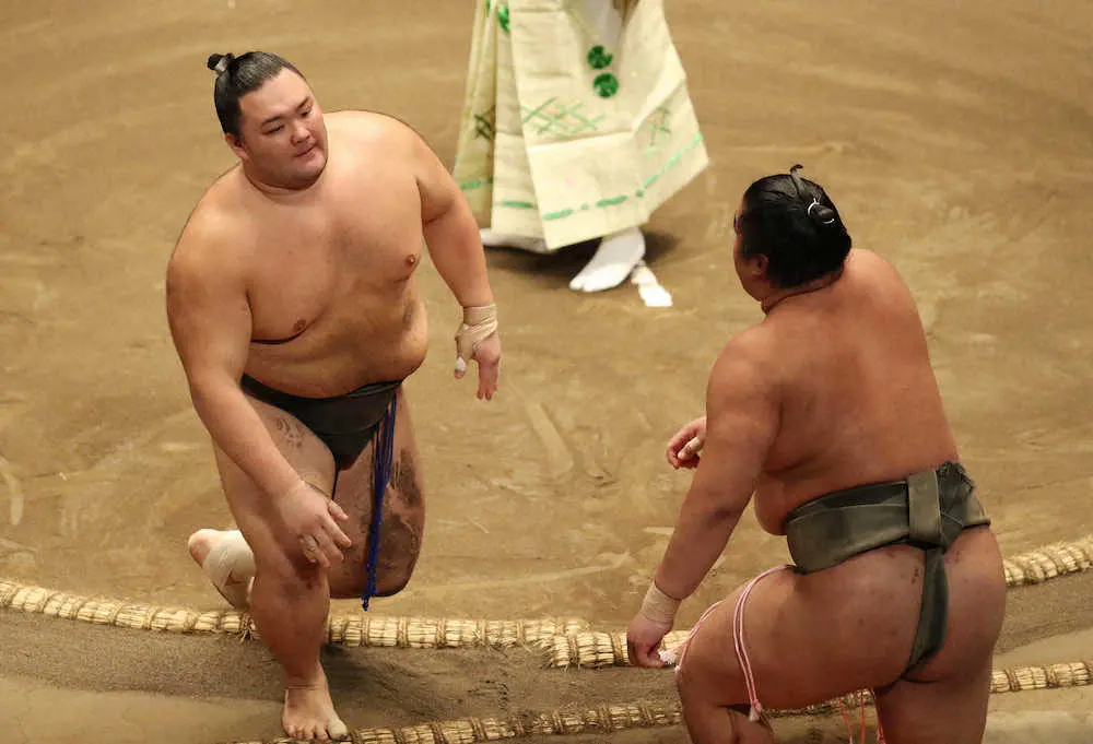 【画像・写真】朝乃山5連勝で館内から大きな拍手　連日の速攻わずか3秒　関取復帰へあと2勝