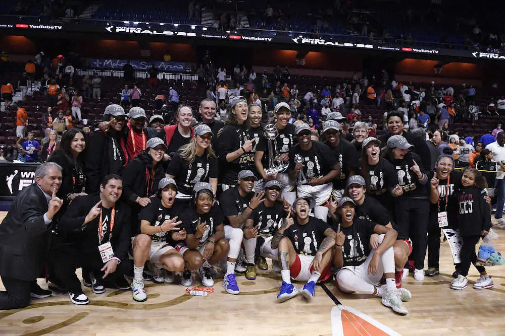 【画像・写真】WNBAファイナルでラスベガス・エーシズが初優勝　ハモン監督は就任1年目でリーグ制覇を達成