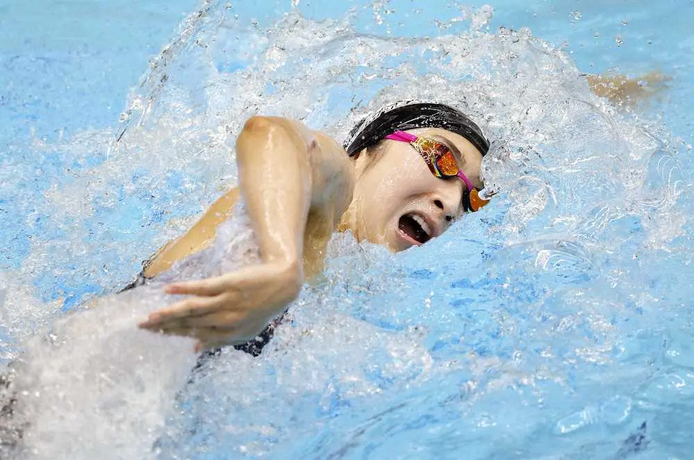 成年女子400メートルメドレーリレー決勝　自由形で力泳する東京の第4泳者・池江璃花子