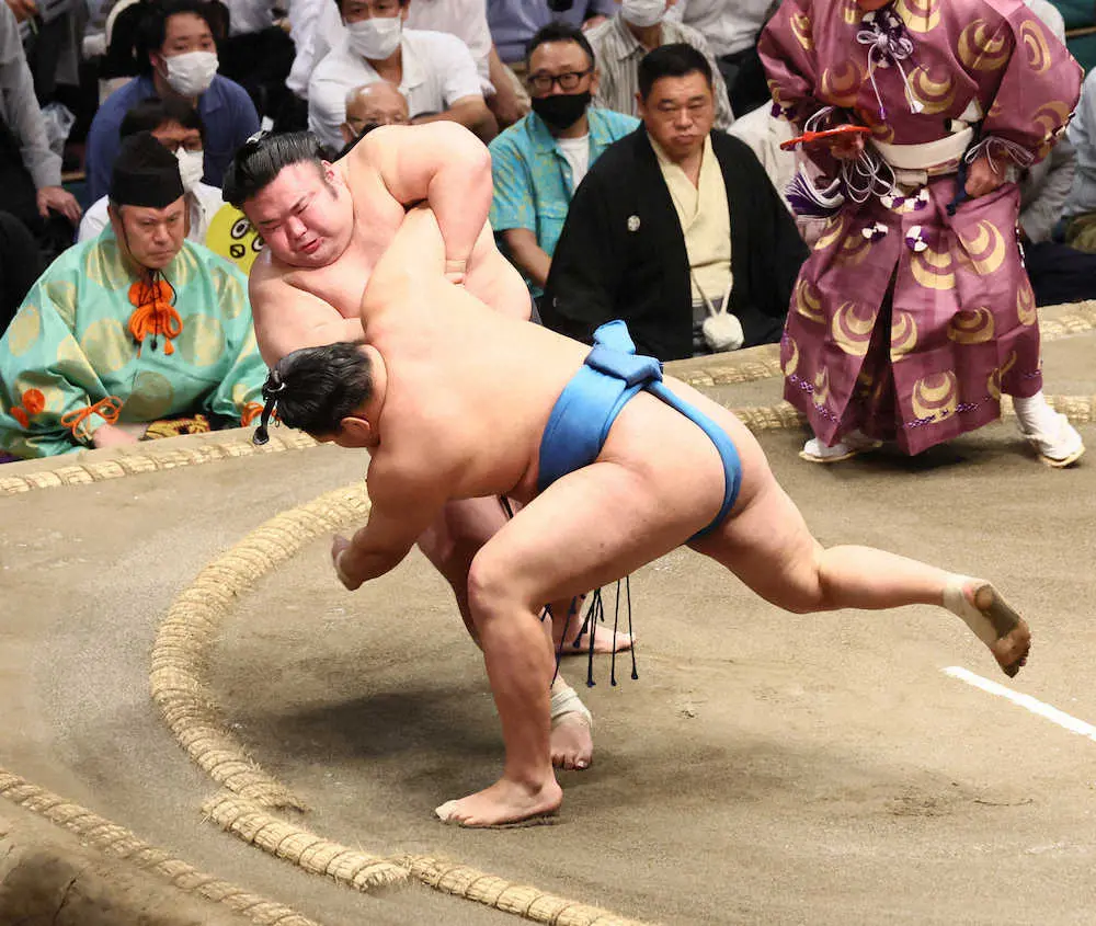 【画像・写真】また3大関総崩れ…御嶽海は陥落へ後がない7敗目　北勝富士が初黒星　玉鷲が1横綱3大関撃破で1敗並ぶ