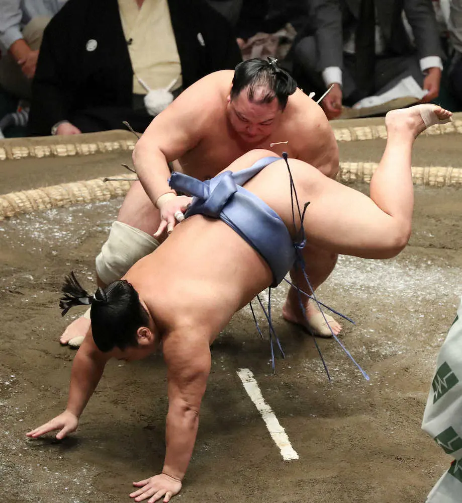 【画像・写真】玉鷲11勝目で単独首位守った！24日にも2度目の幕内優勝　敗れた錦富士4敗目　高安、北勝富士1差追う
