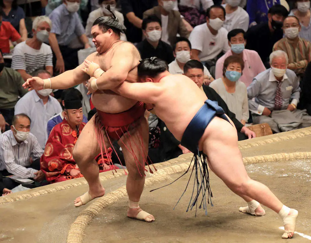 【画像・写真】玉鷲、37歳10カ月最年長V！高安との直接対決制した　19年初場所以来2度目賜杯