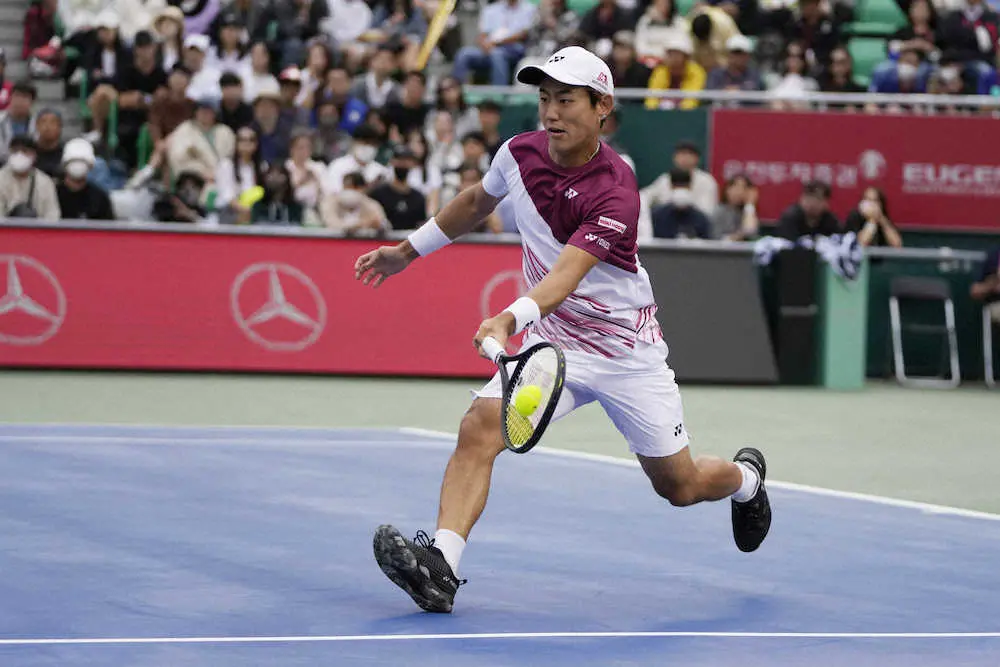 【画像・写真】男子テニス韓国OP、西岡がツアー2勝目　格上にストレートで快勝