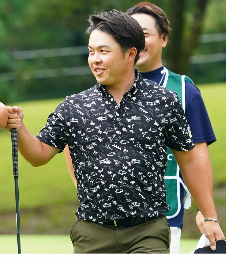 【画像・写真】ツアー未勝利・今野が11位から一気に単独首位浮上　キャディー指摘のパター修正で13点加算