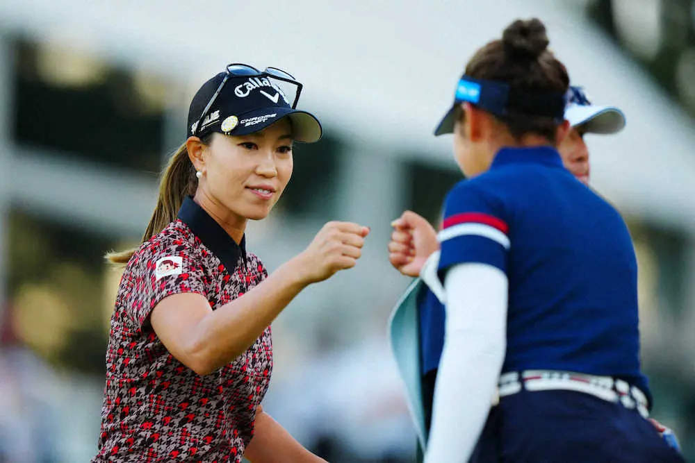 【画像・写真】第1Rが終了し、上田桃子が6アンダーで単独首位、1打差で小祝さくら、木村彩子が追う