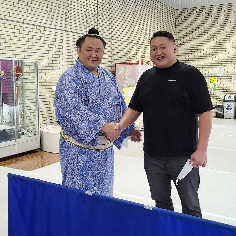 【画像・写真】秋場所で最年長V・玉鷲　“前記録保持者”大島親方からエール　「もう一回ある。40までいける」