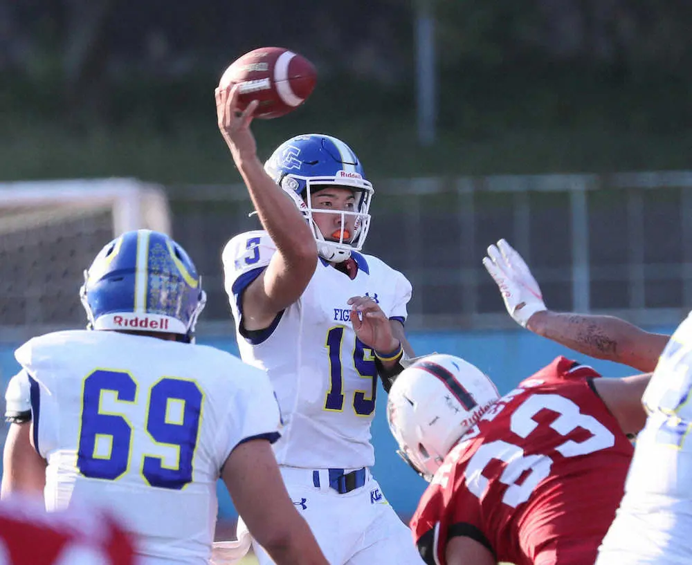 【画像・写真】アメフト関学大　「ブルー」な気持ちの開幕4連勝　QB鎌田「自分の実力がまだ…」