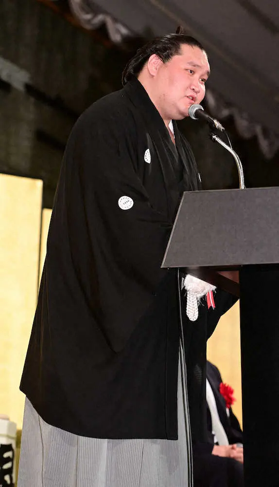 第73代横綱照ノ富士昇進披露祝賀会で謝辞を述べる照ノ富士