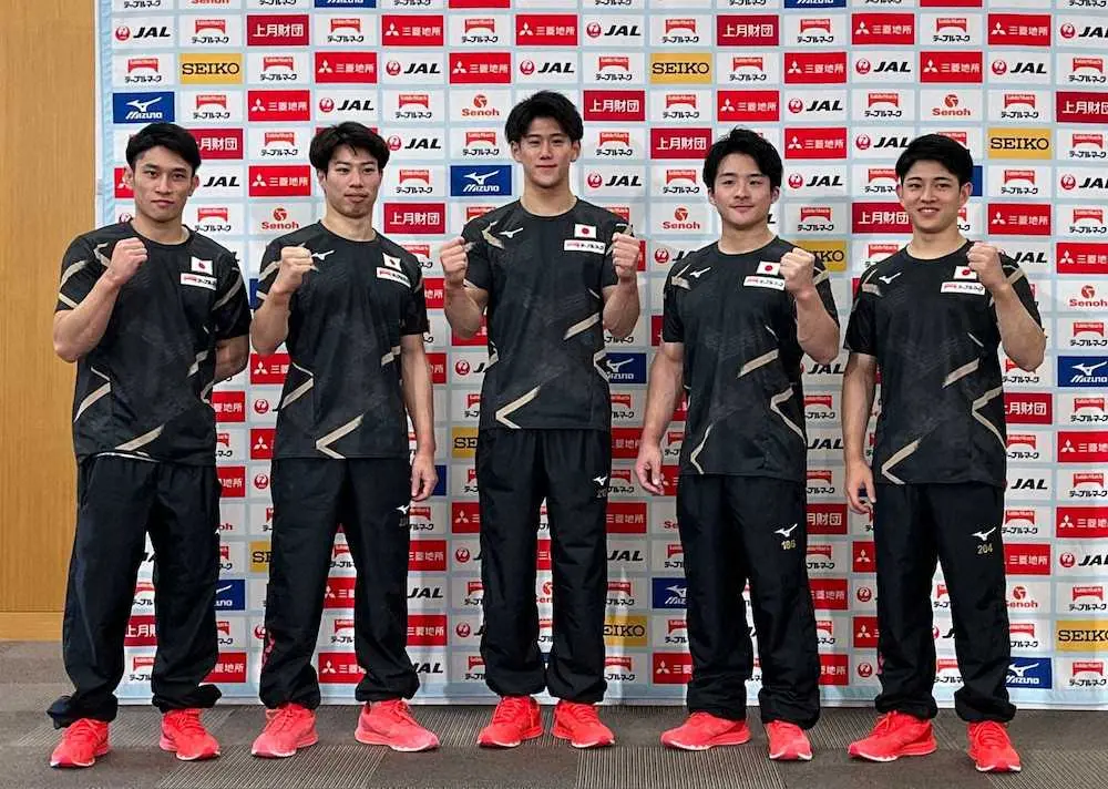世界選手権に向けて会見した体操男子日本代表の（左から）谷川航、土井陵輔、橋本大輝、神本雄也、谷川翔