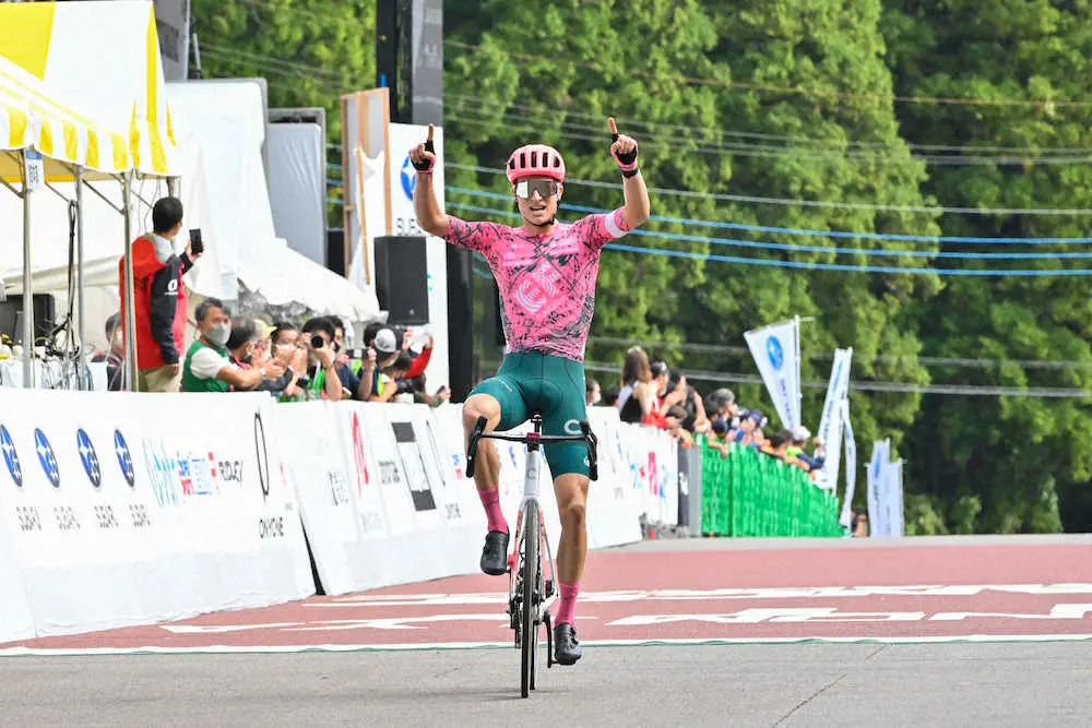 【画像・写真】米国パウレス　ラスト4周で仕掛けた！後続寄せ付けず優勝　2日間でファン13万人駆け付けた