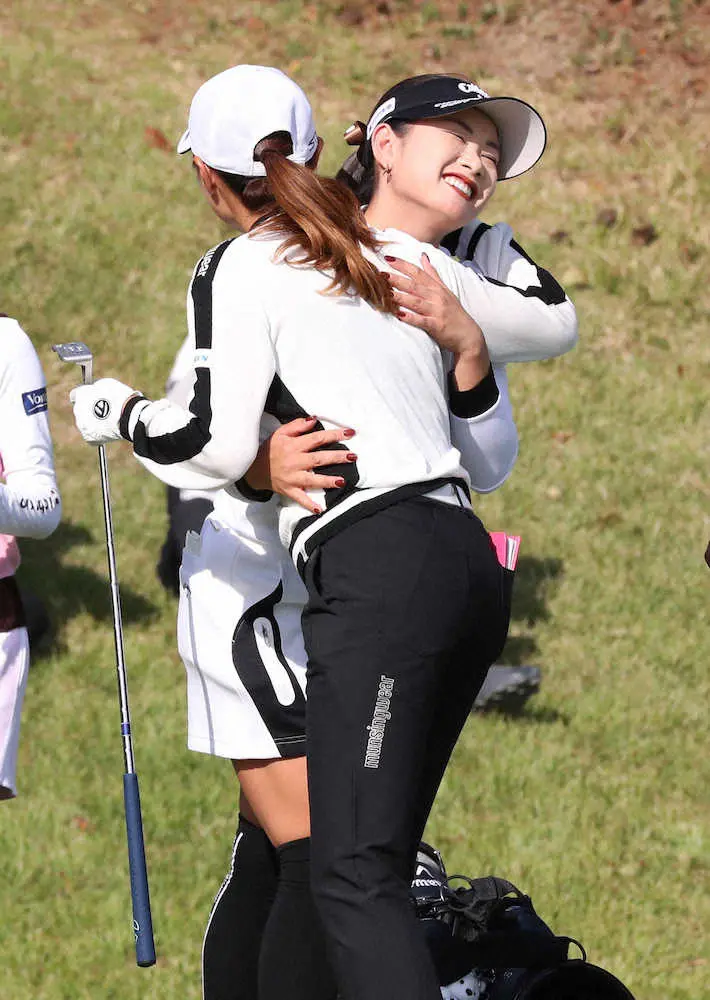 【画像・写真】河本3年ぶり2勝目へ　ノーボギー66で単独首位「耐えることができたのは自信に」