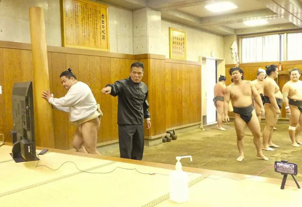 【画像・写真】玉ノ井部屋の稽古場にモニター設置「すぐ修正できるのが良い」相撲界で急速に進む“ハイテク化”