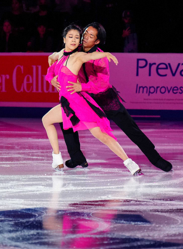 スケートアメリカエキシビション 登場した村元哉中 高橋大輔に観客たちは喝采 撮影 長久保 豊 スポニチ Sponichi Annex スポーツ