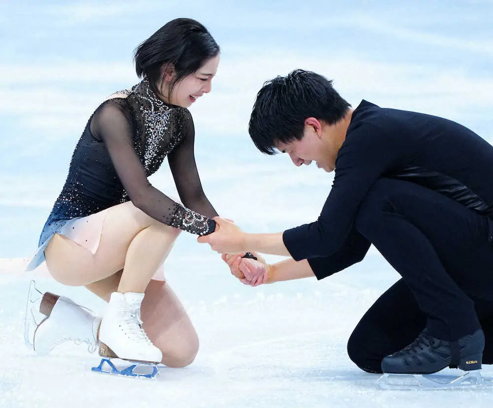 【画像・写真】＜北京五輪　フィギュア＞ペア・フリーの演技を終え感涙する三浦璃来、木原龍一組（撮影・小海途　良幹）