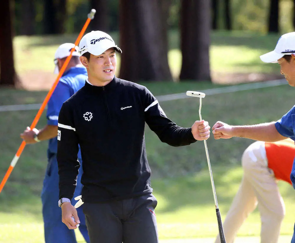 【画像・写真】中島啓太　プロ転向後初の首位　3連続含む7バーディーの64「プロの会場は環境がいい」