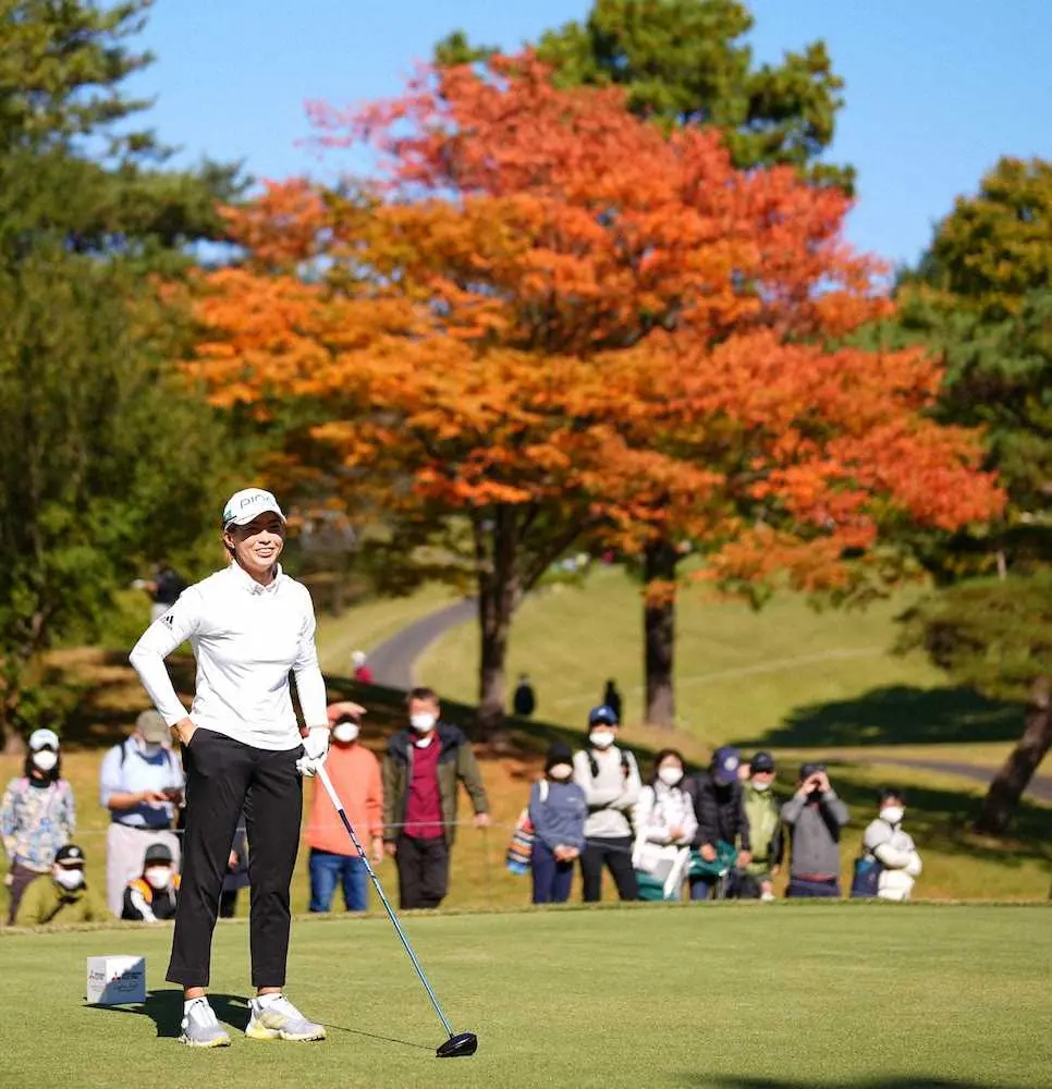 【画像・写真】渋野は予選通過圏内に浮上　高2の選手と同組に「プロは楽しいよと知ってもらいたくて声かけまくりました」